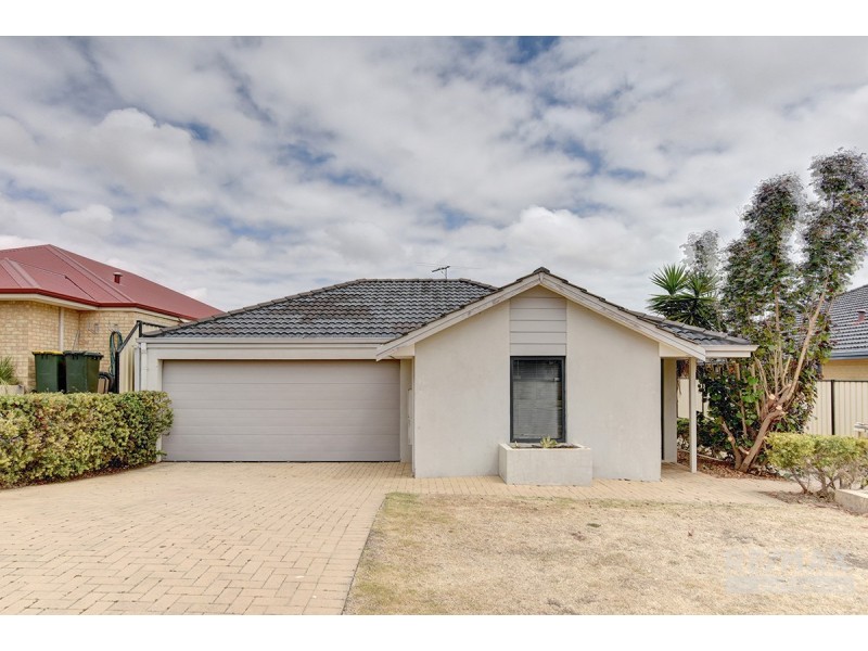 1/8 Salamanca Turn, Clarkson WA 6030