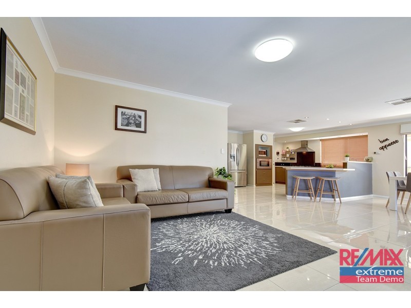 33 Fineview Crescent, Carramar WA 6031