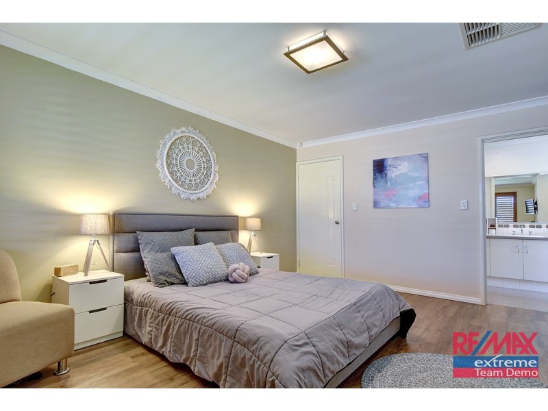 33 Fineview Crescent, Carramar WA 6031