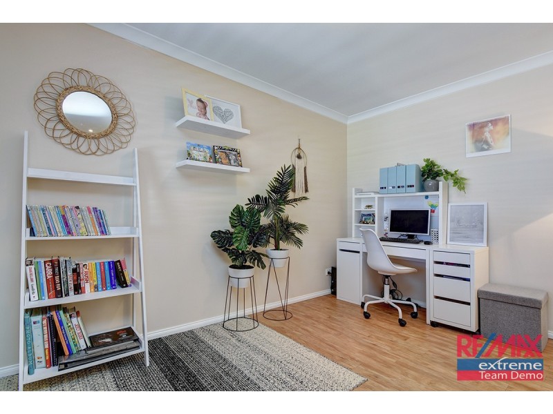 33 Fineview Crescent, Carramar WA 6031