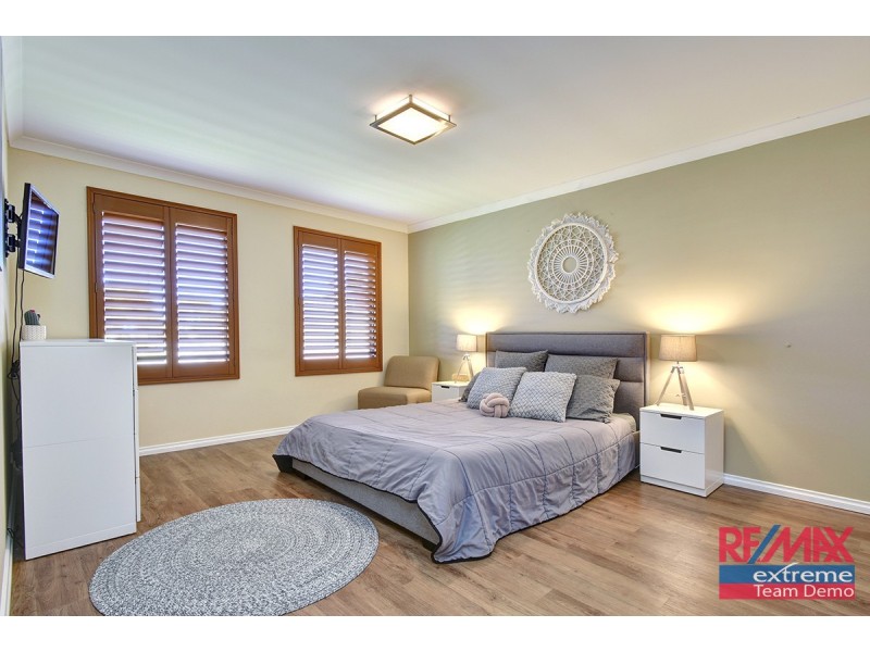 33 Fineview Crescent, Carramar WA 6031