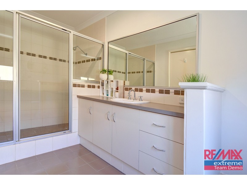 33 Fineview Crescent, Carramar WA 6031