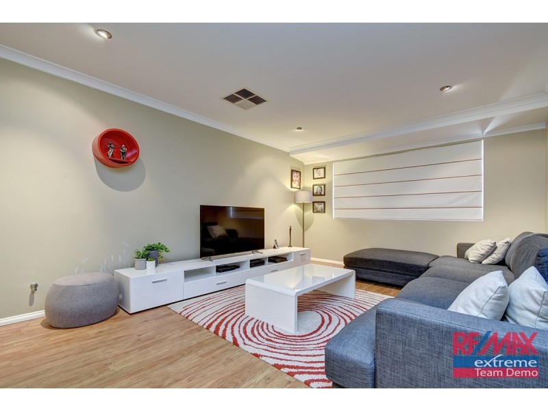 33 Fineview Crescent, Carramar WA 6031