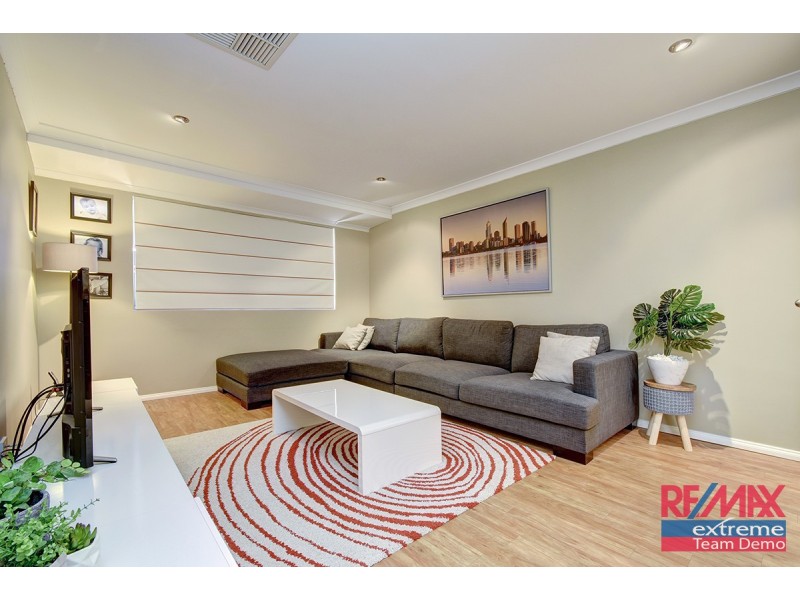 33 Fineview Crescent, Carramar WA 6031