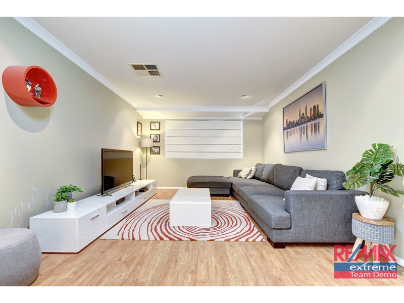 33 Fineview Crescent, Carramar WA 6031