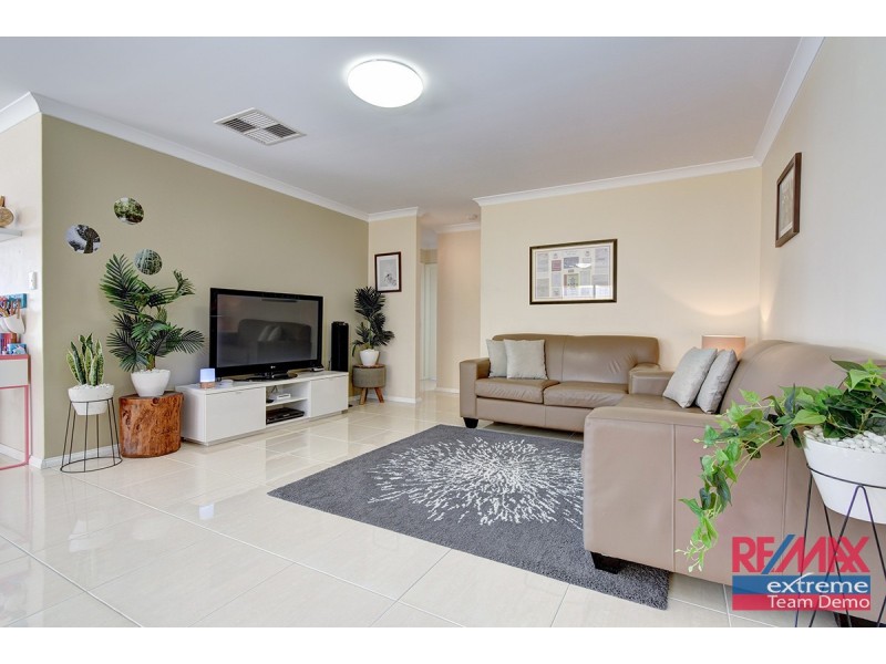 33 Fineview Crescent, Carramar WA 6031