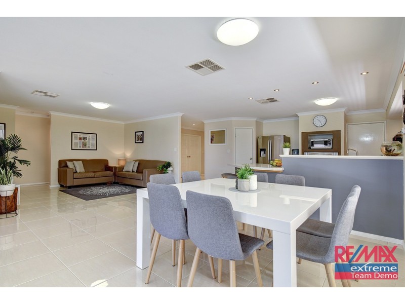 33 Fineview Crescent, Carramar WA 6031