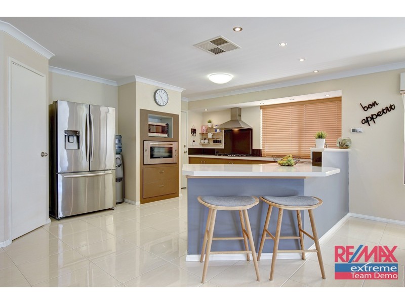 33 Fineview Crescent, Carramar WA 6031