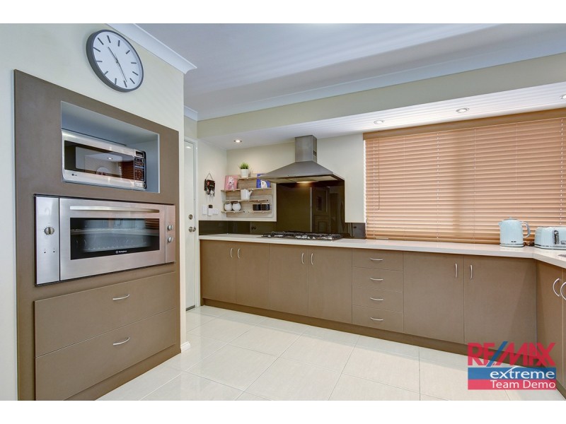 33 Fineview Crescent, Carramar WA 6031