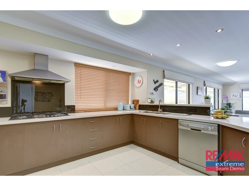 33 Fineview Crescent, Carramar WA 6031