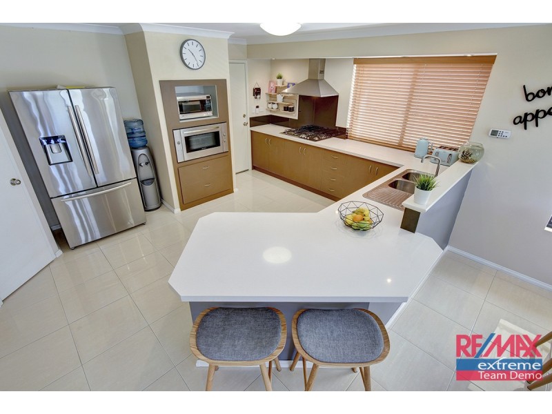 33 Fineview Crescent, Carramar WA 6031