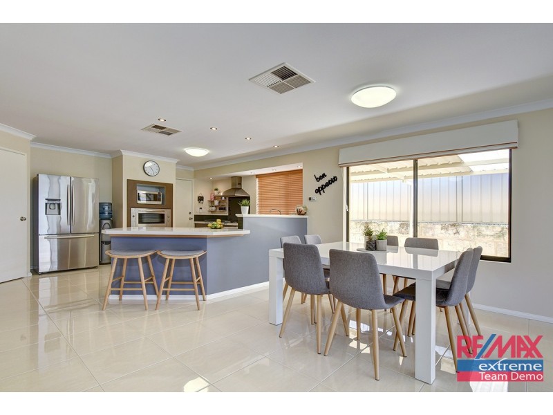 33 Fineview Crescent, Carramar WA 6031