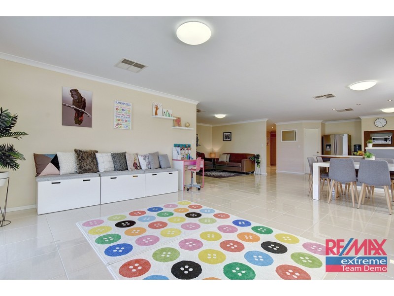 33 Fineview Crescent, Carramar WA 6031