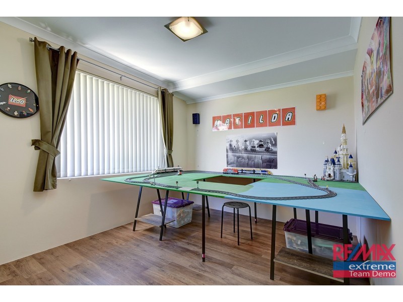 33 Fineview Crescent, Carramar WA 6031