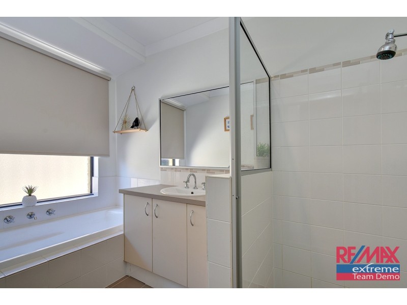 33 Fineview Crescent, Carramar WA 6031