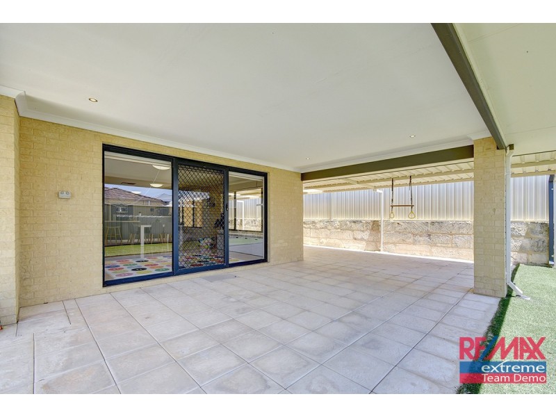 33 Fineview Crescent, Carramar WA 6031