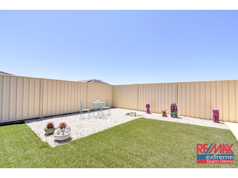 33 Fineview Crescent, Carramar WA 6031