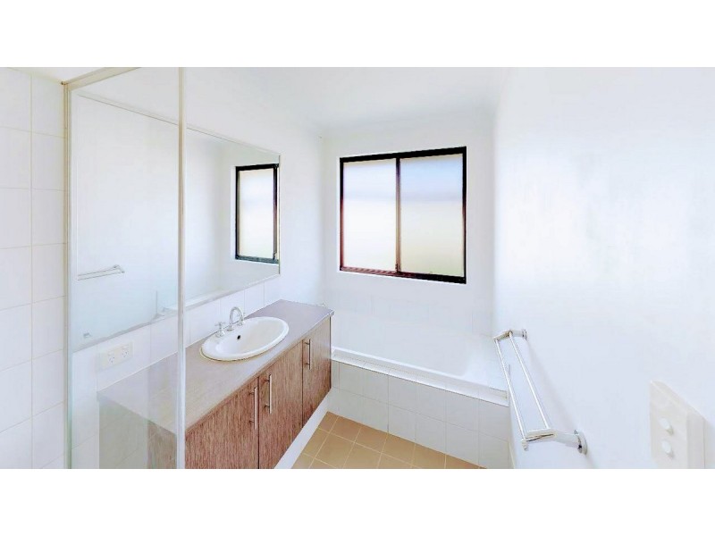 8 Graymont Close, Darch WA 6065