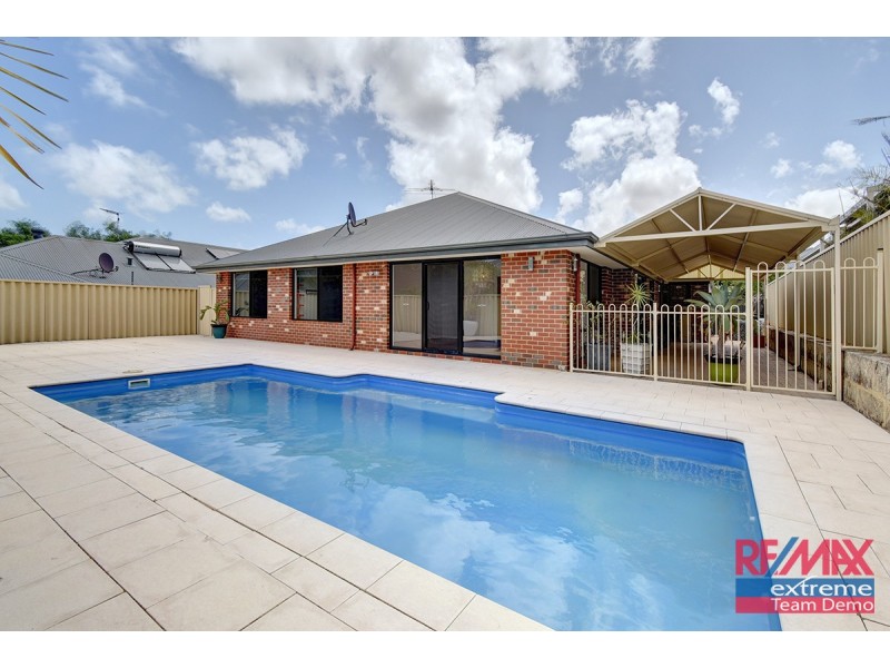 4 Champaigne Drive, Tapping WA 6065