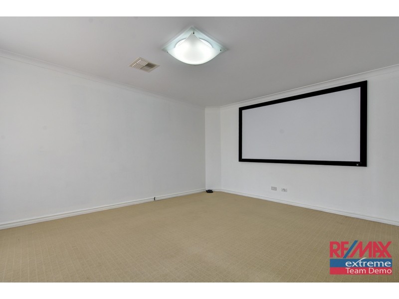 4 Champaigne Drive, Tapping WA 6065