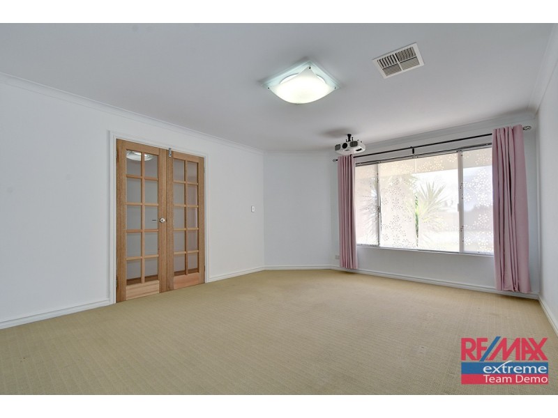 4 Champaigne Drive, Tapping WA 6065