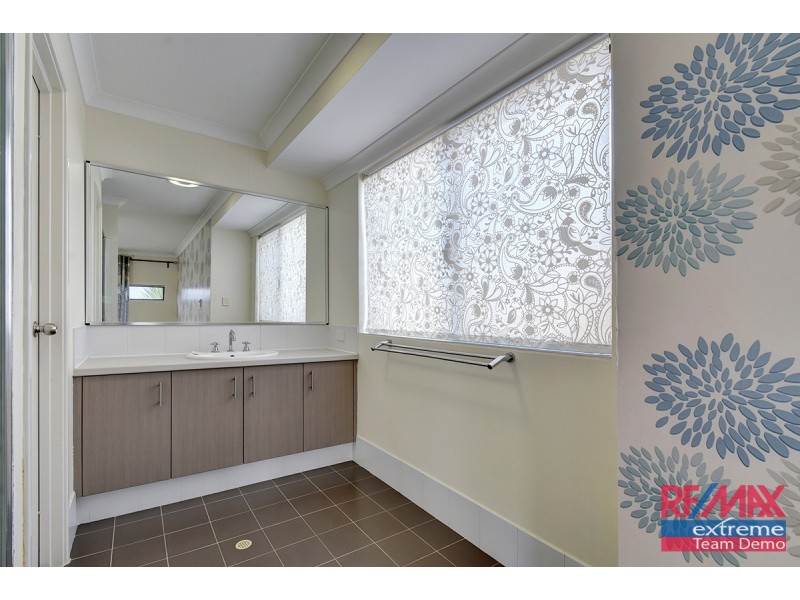 4 Champaigne Drive, Tapping WA 6065