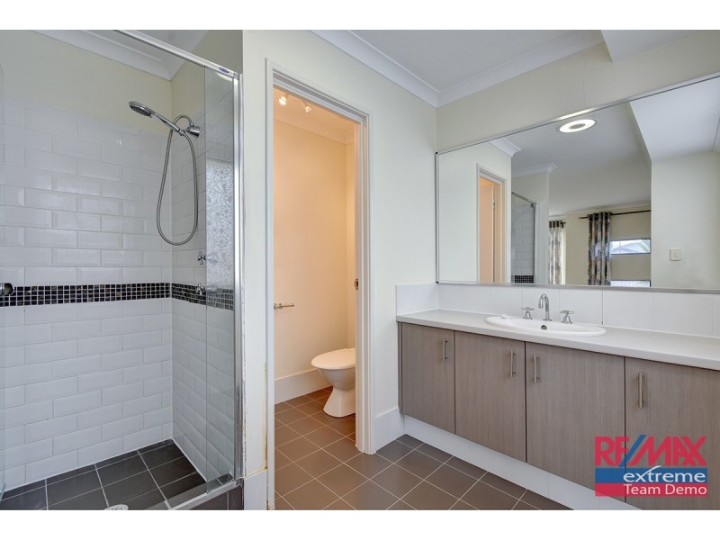 4 Champaigne Drive, Tapping WA 6065