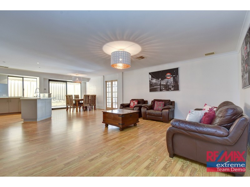 4 Champaigne Drive, Tapping WA 6065