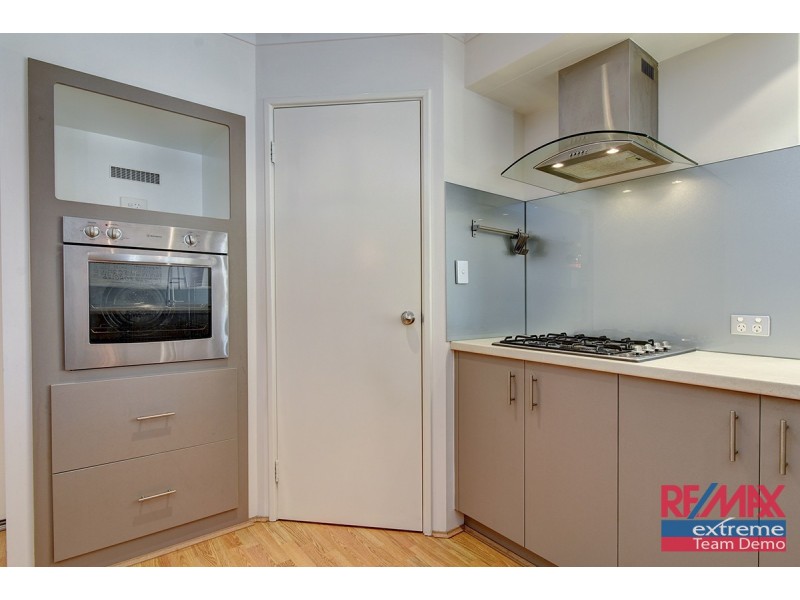 4 Champaigne Drive, Tapping WA 6065