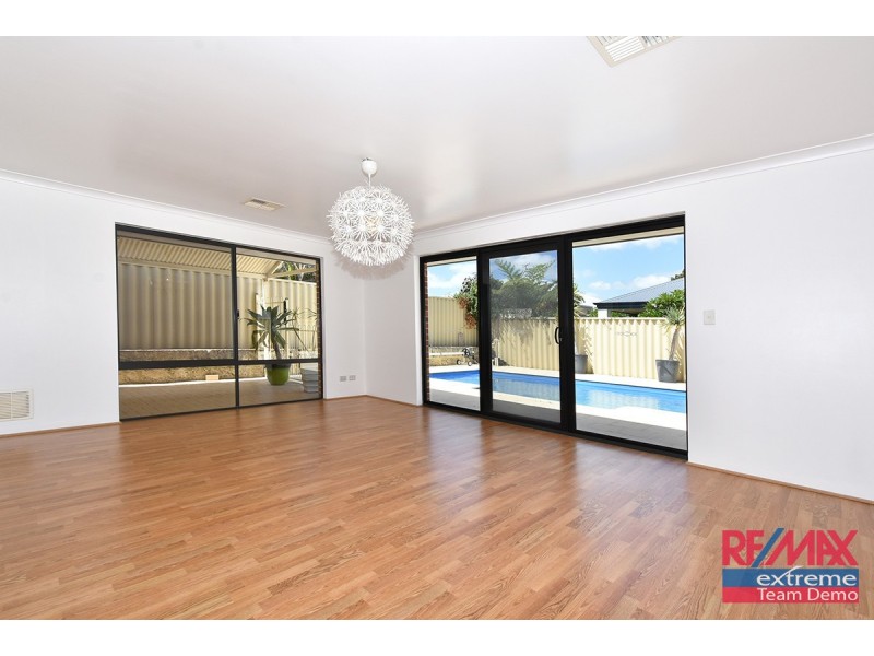 4 Champaigne Drive, Tapping WA 6065