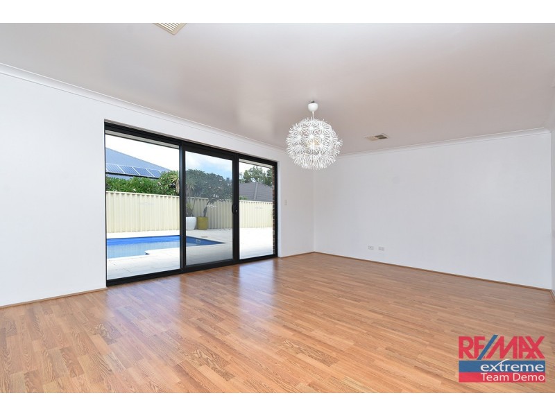 4 Champaigne Drive, Tapping WA 6065