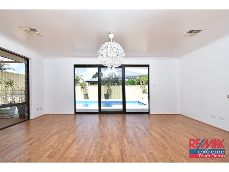 4 Champaigne Drive, Tapping WA 6065