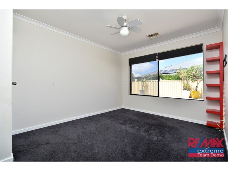 4 Champaigne Drive, Tapping WA 6065