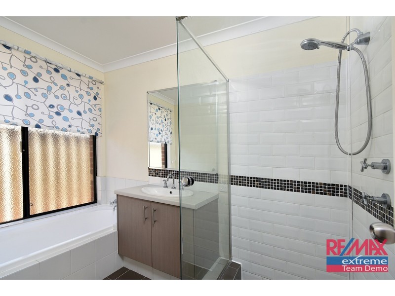 4 Champaigne Drive, Tapping WA 6065