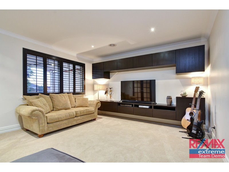 11 Keanefield Drive, Carramar WA 6031