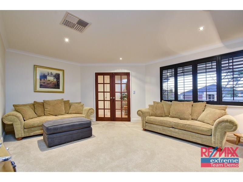 11 Keanefield Drive, Carramar WA 6031