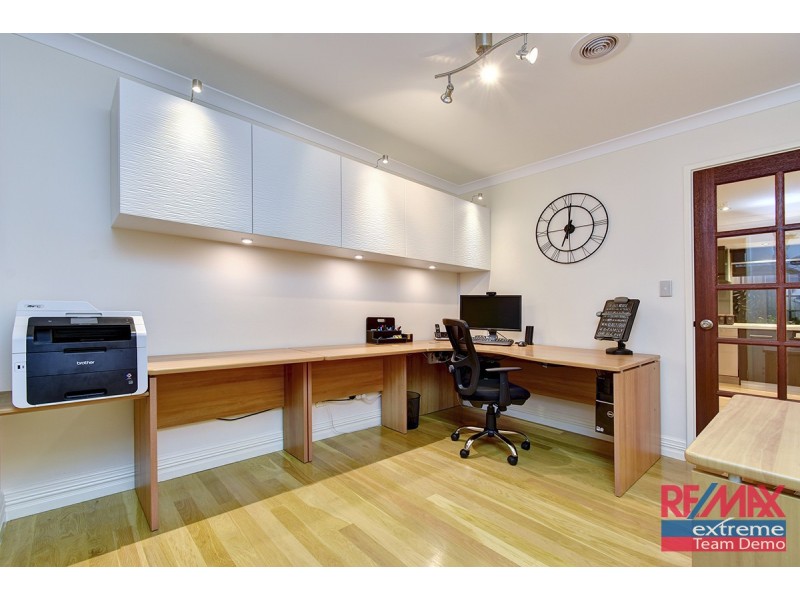 11 Keanefield Drive, Carramar WA 6031