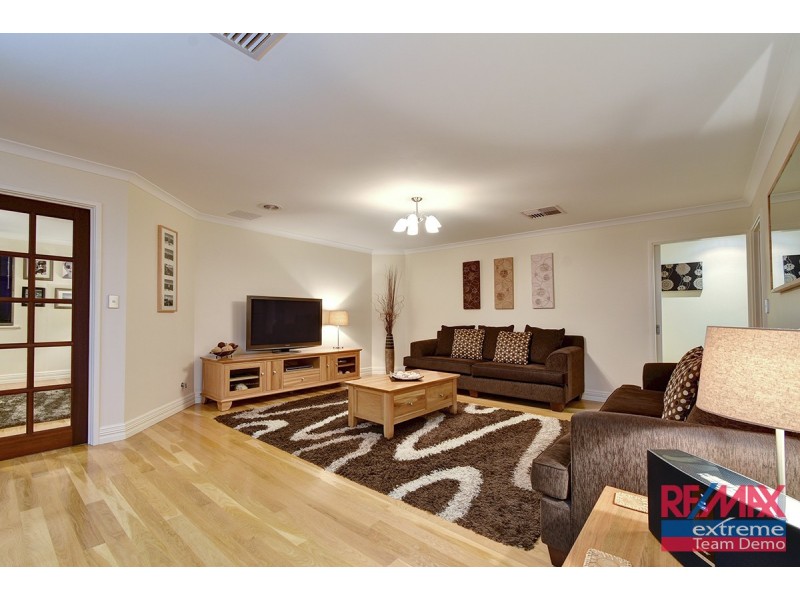 11 Keanefield Drive, Carramar WA 6031