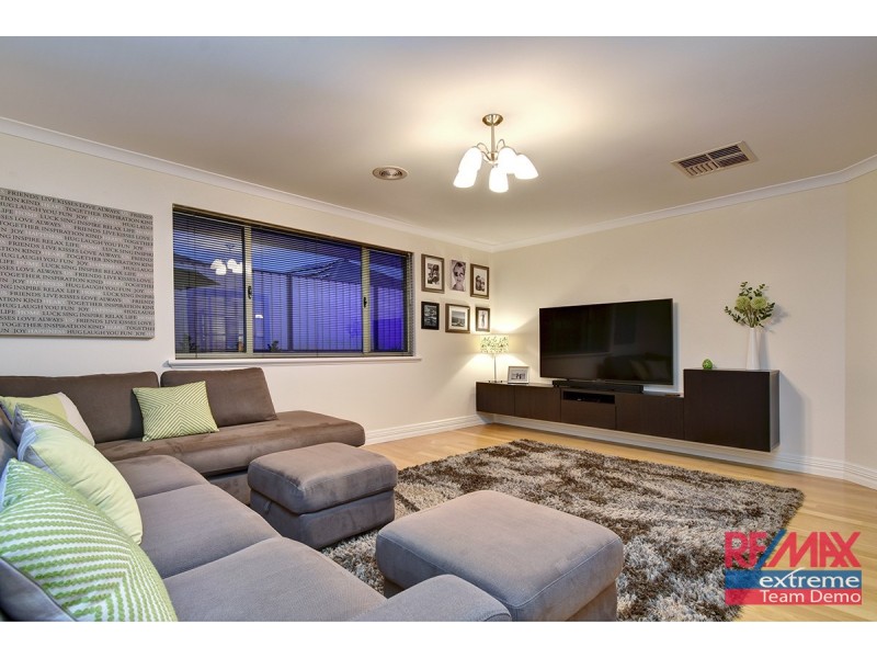 11 Keanefield Drive, Carramar WA 6031