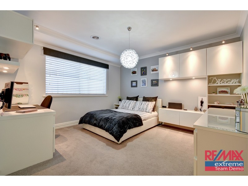 11 Keanefield Drive, Carramar WA 6031