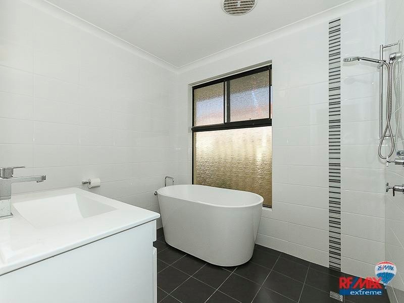 462 Shenton Avenue, Iluka WA 6028