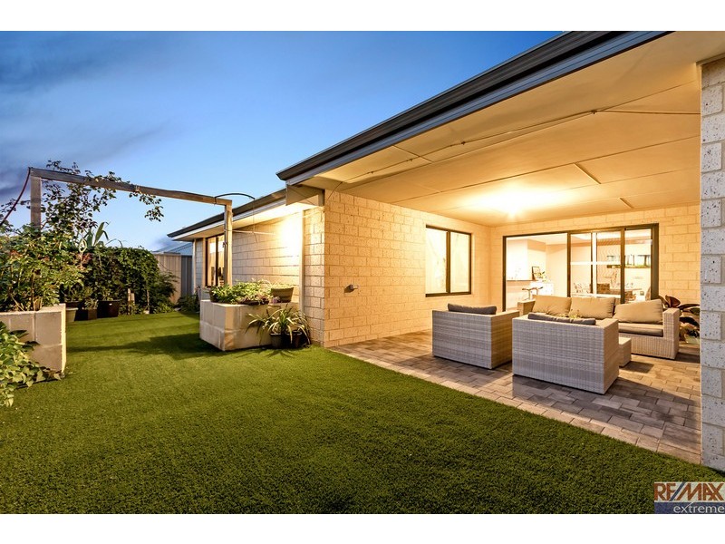 15 Grenadier Street, Two Rocks WA 6037