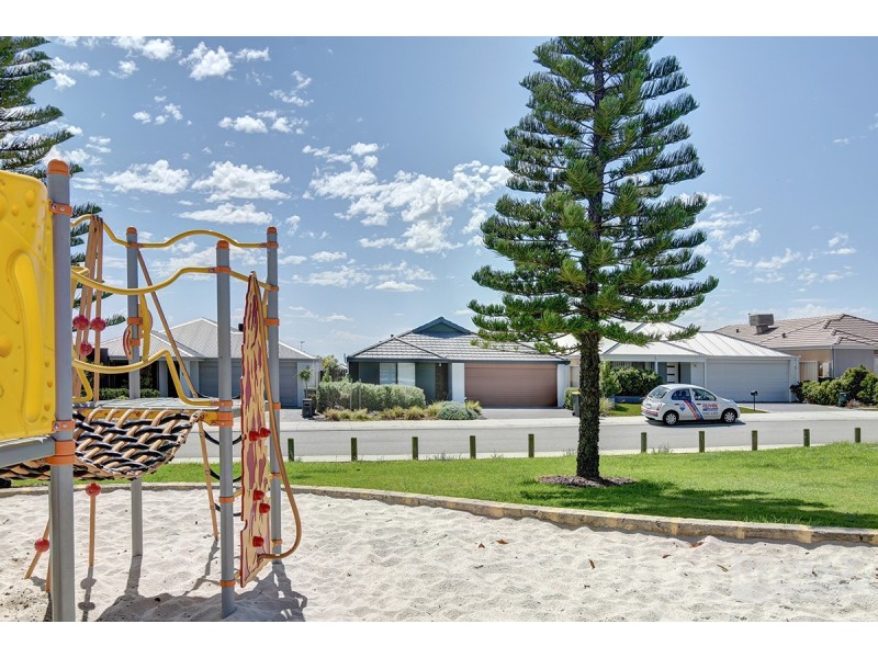 15 Damperia Green, Sinagra WA 6065