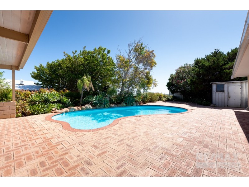 9 Urbahns Way, Hillarys WA 6025