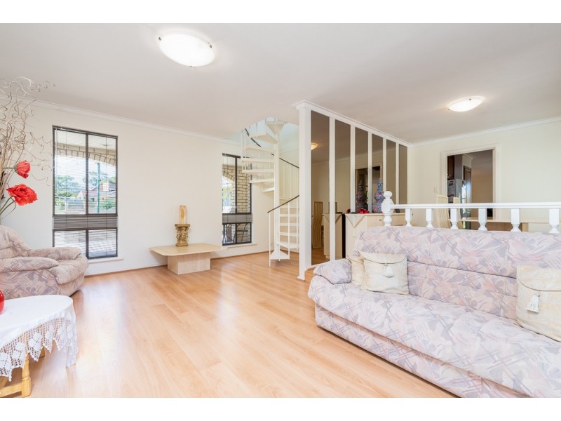 9 Urbahns Way, Hillarys WA 6025