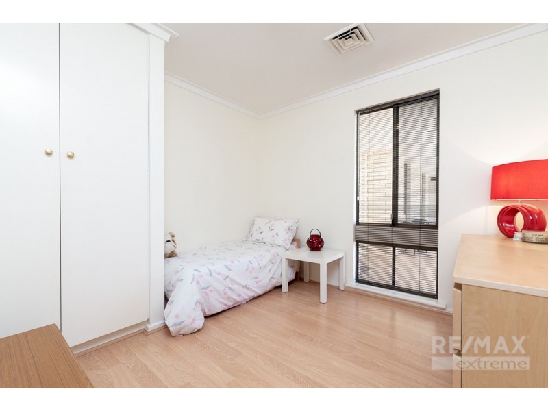 9 Urbahns Way, Hillarys WA 6025