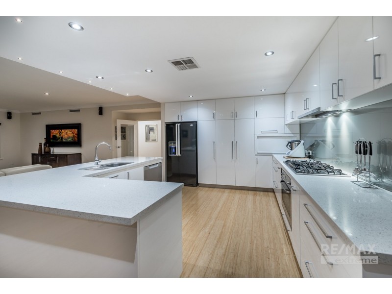 15 St Lucia Road, Iluka WA 6028