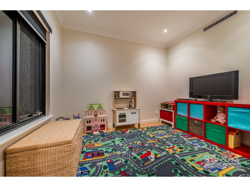 15 St Lucia Road, Iluka WA 6028