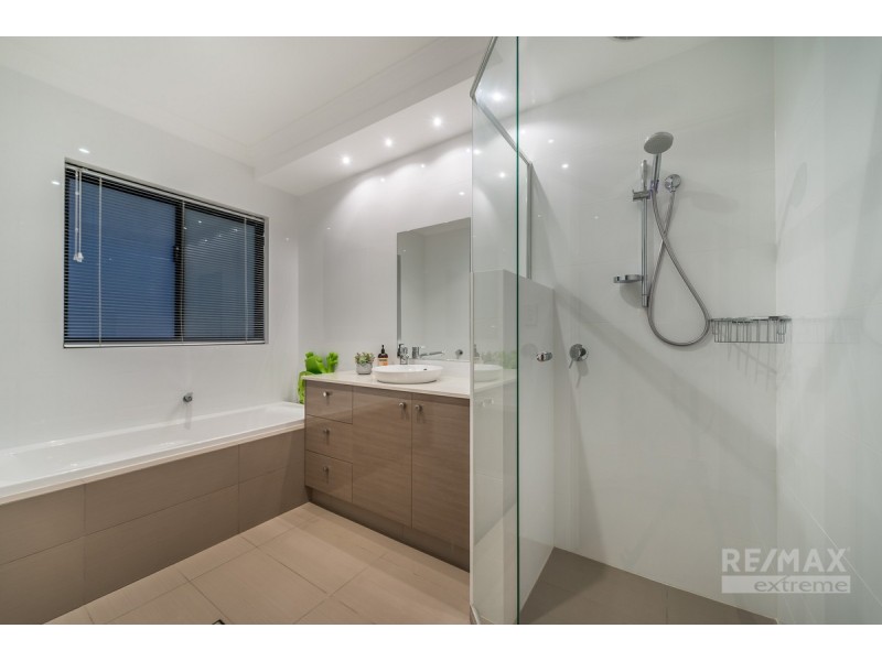 15 St Lucia Road, Iluka WA 6028