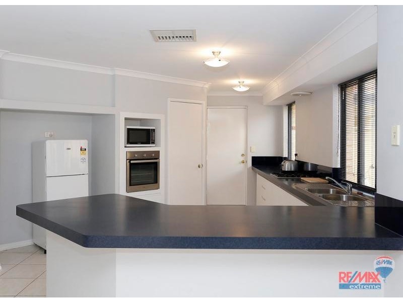 35 Crown Point Crescent, Butler WA 6036